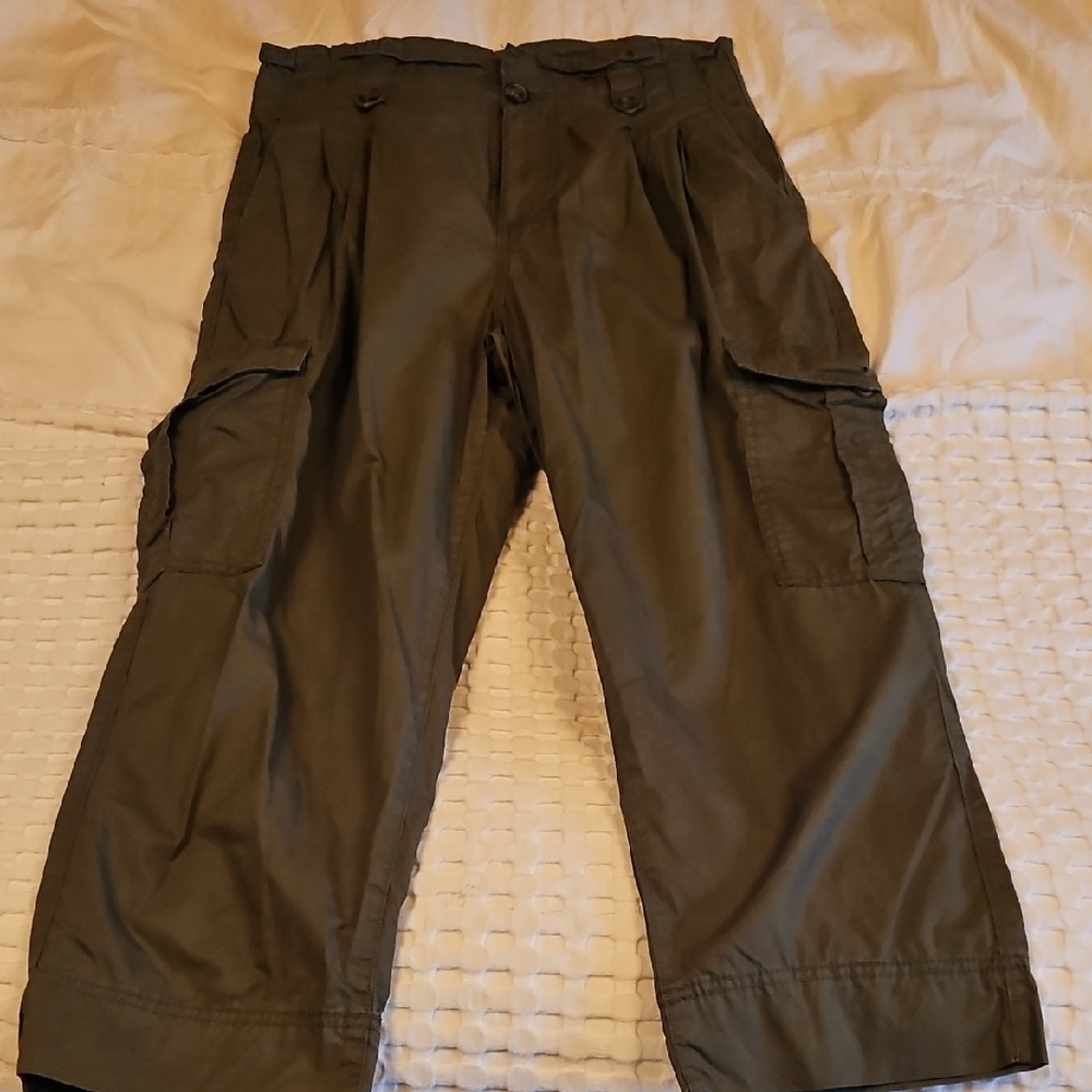 Joe Fresh Green Cargo Capris Size 10